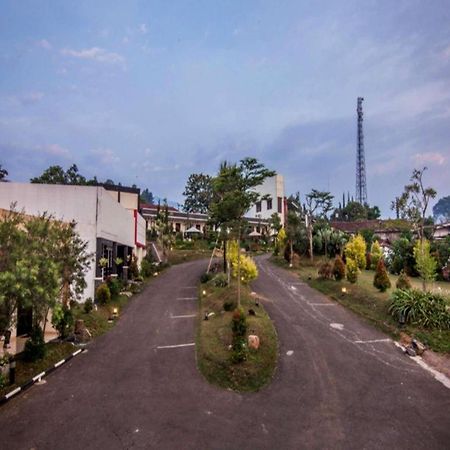 The Rizen Hotel Cisarua Luaran gambar