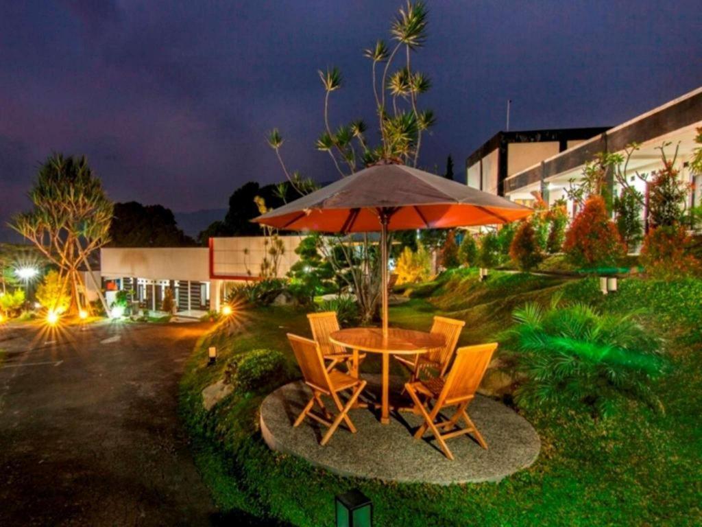 The Rizen Hotel Cisarua Luaran gambar