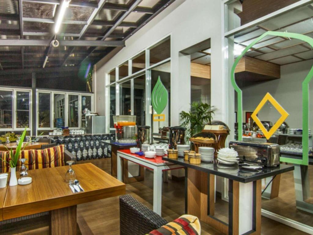 The Rizen Hotel Cisarua Luaran gambar