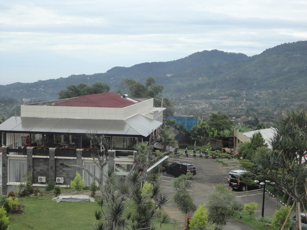 The Rizen Hotel Cisarua Luaran gambar