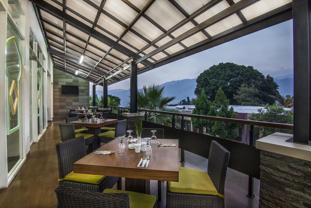The Rizen Hotel Cisarua Luaran gambar