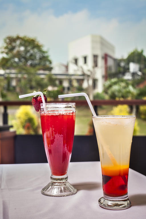 The Rizen Hotel Cisarua Luaran gambar
